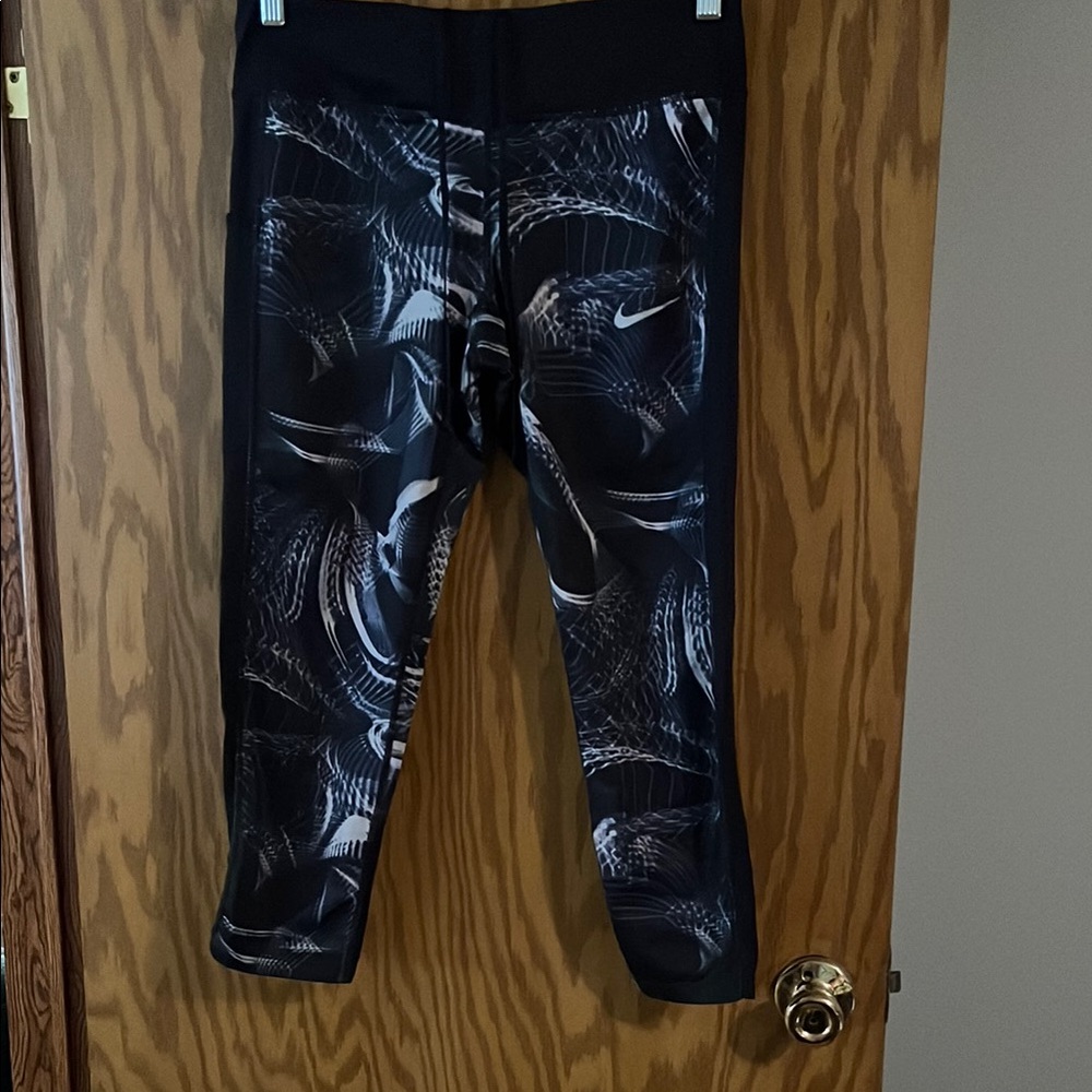 Nike Black Patterned Crop Leggings